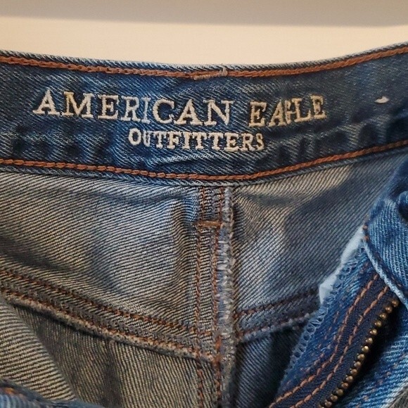 AEO AMERICAN EAGLE OUTFITTERS MOM JEANS SIZE 4 MEDIUM WASH HIGH WAIST RISE - Picture 6 of 11